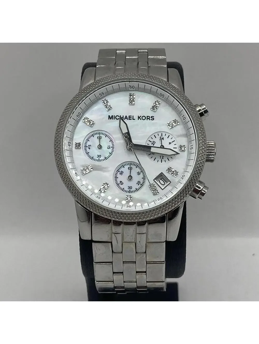 Women’s Michael Kors Ritz Mother Of Pearl Dial Chronograph Watch New Battery - Picture 2 of 9